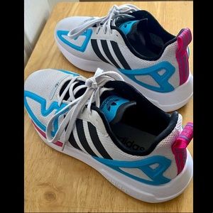 like new Adidas sneakers, size-BIG KIDS 7/WOMENS 8